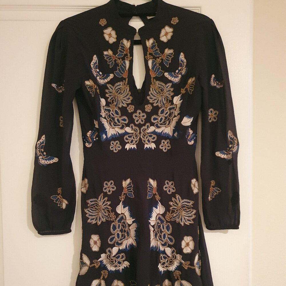 Hope and Ivy knee length beaded detail dress - size S